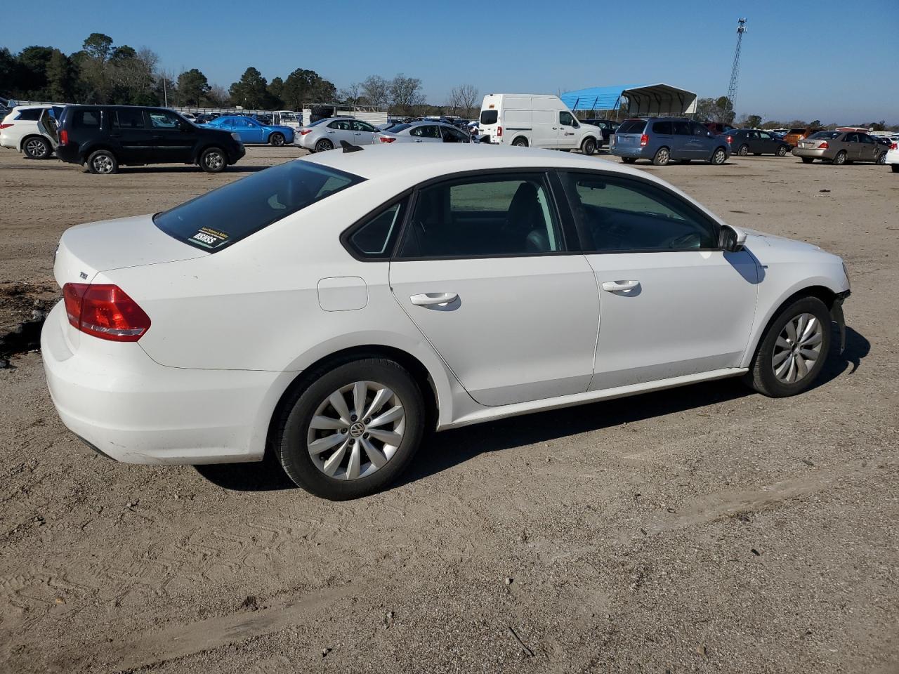2015 VOLKSWAGEN PASSAT S - Фото 3