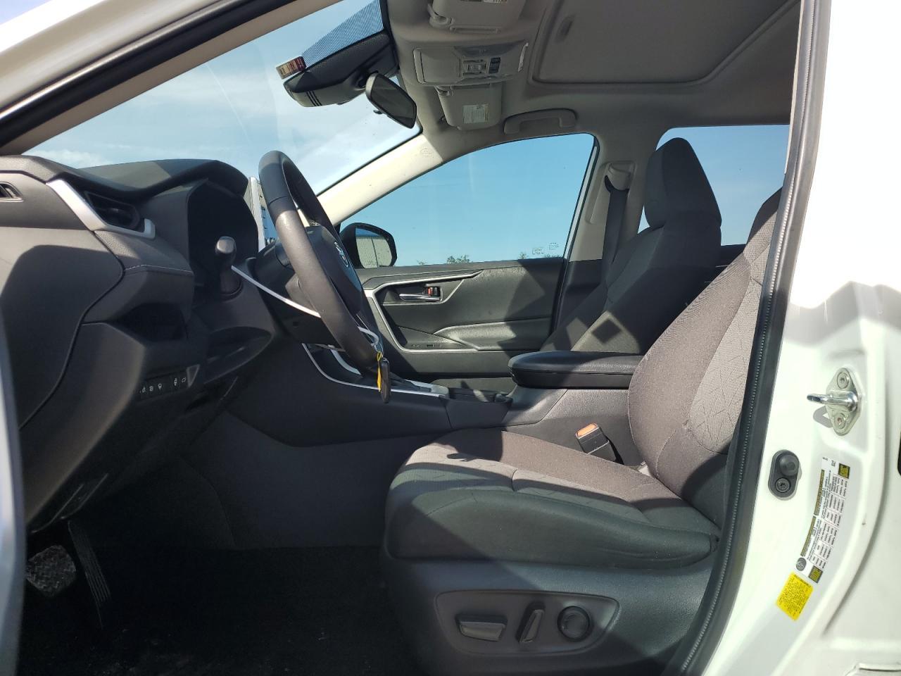 2022 TOYOTA RAV4 XLE - Фото 7