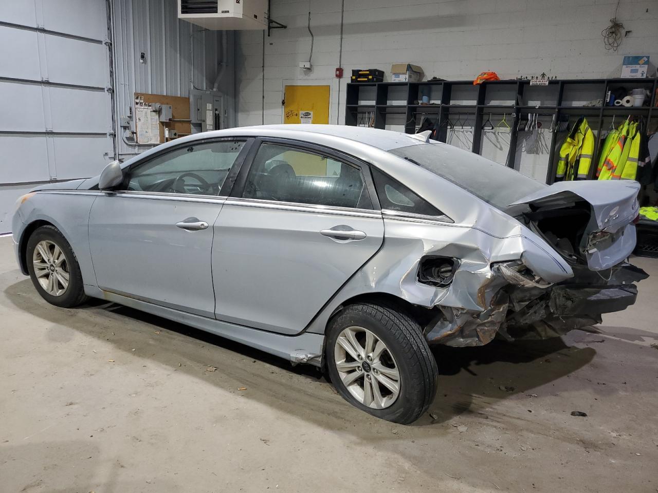 2011 HYUNDAI SONATA GLS - Image 2