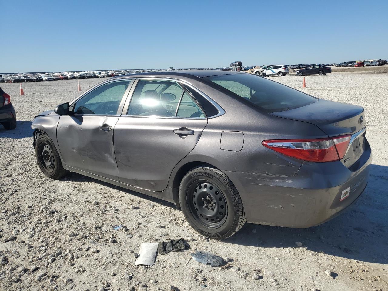 2016 TOYOTA CAMRY LE - Фото 2