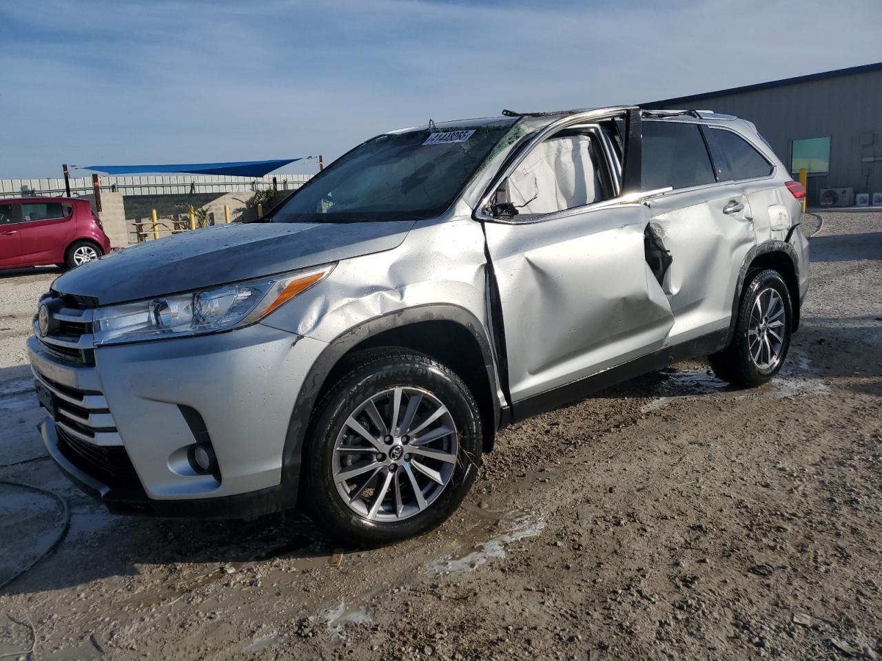 2019 TOYOTA HIGHLANDER