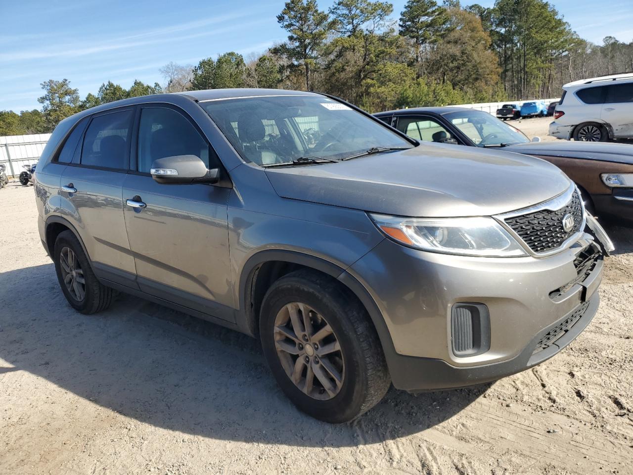 2015 KIA SORENTO LX - Image 4