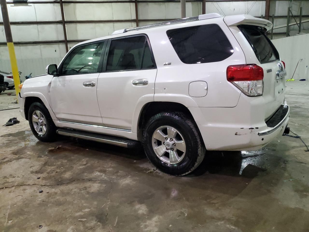 2011 TOYOTA 4RUNNER SR - Image 2
