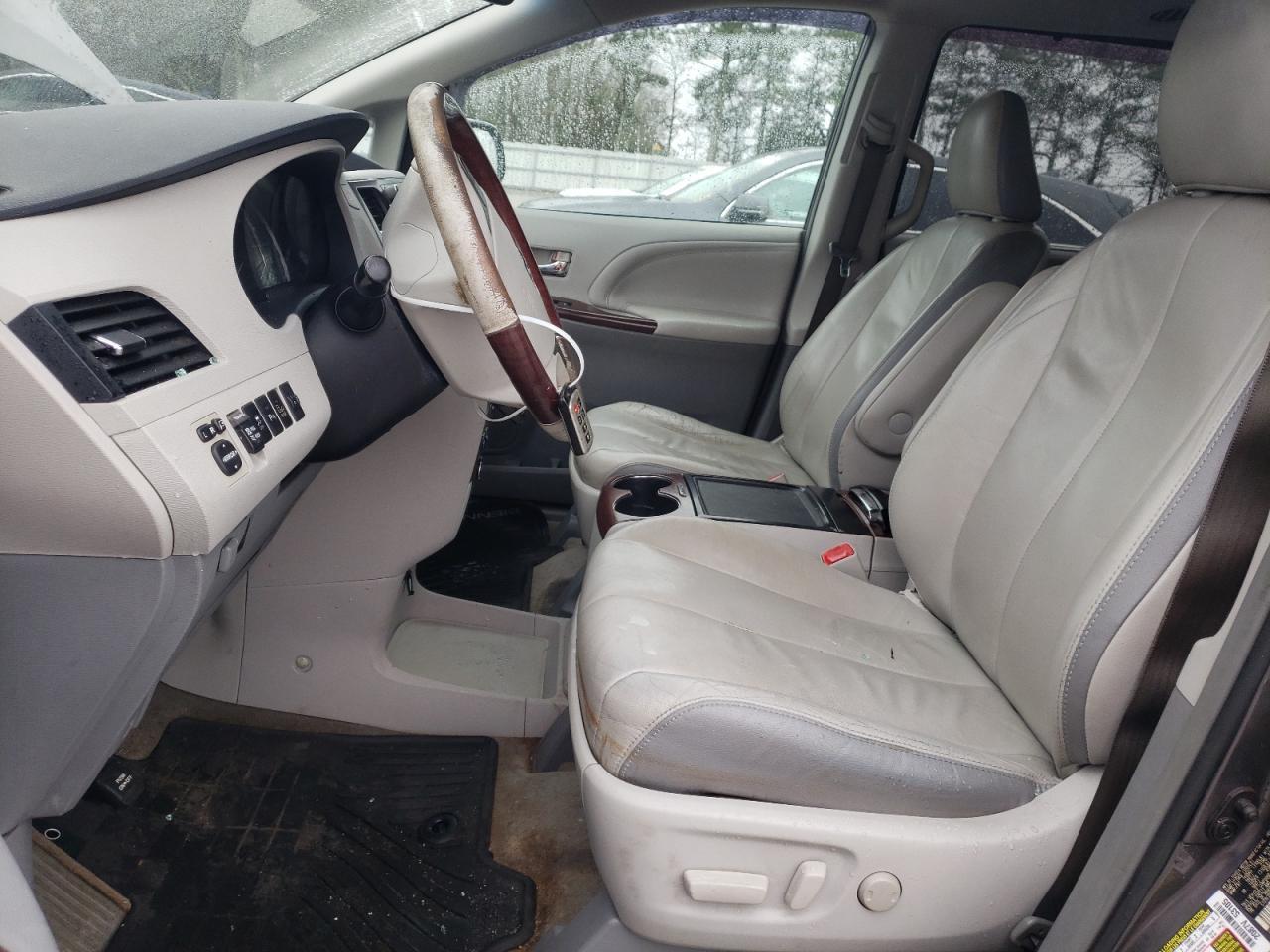 2013 TOYOTA SIENNA XLE - Фото 7