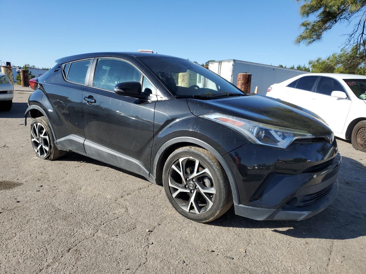 2018 TOYOTA C-HR XLE - Image 4