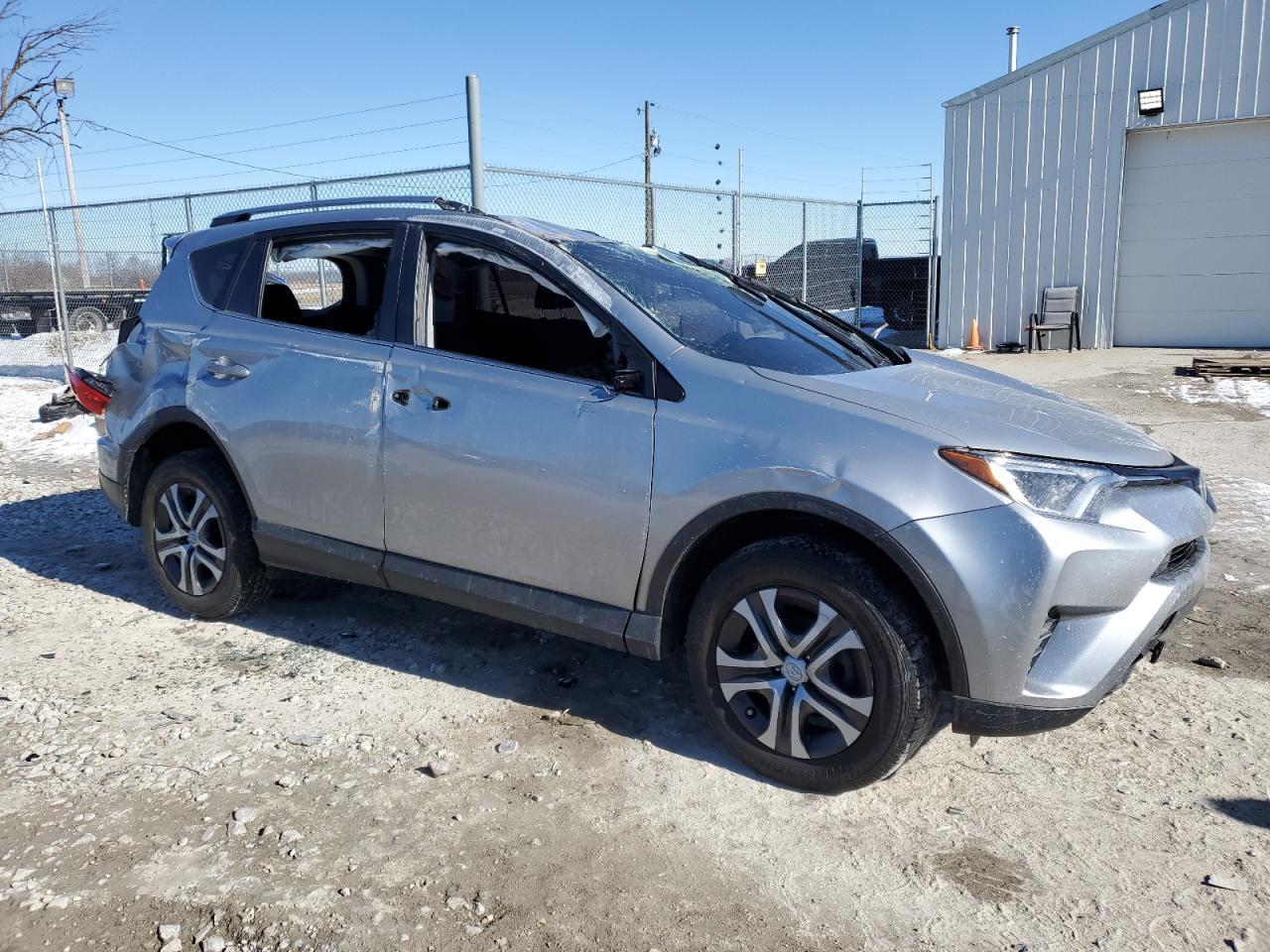 2018 TOYOTA RAV4 LE - Image 4