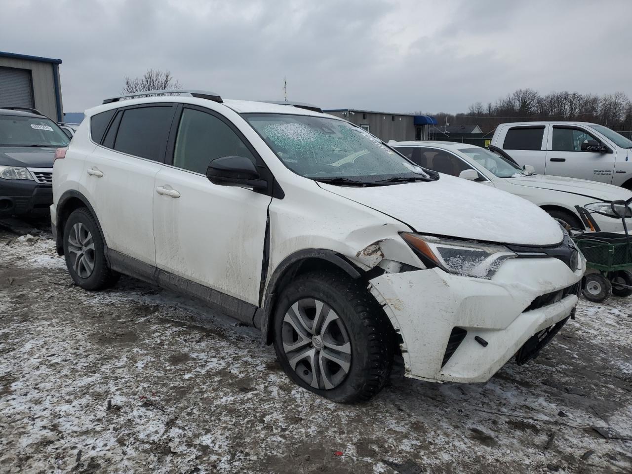 2017 TOYOTA RAV4 LE - Фото 4