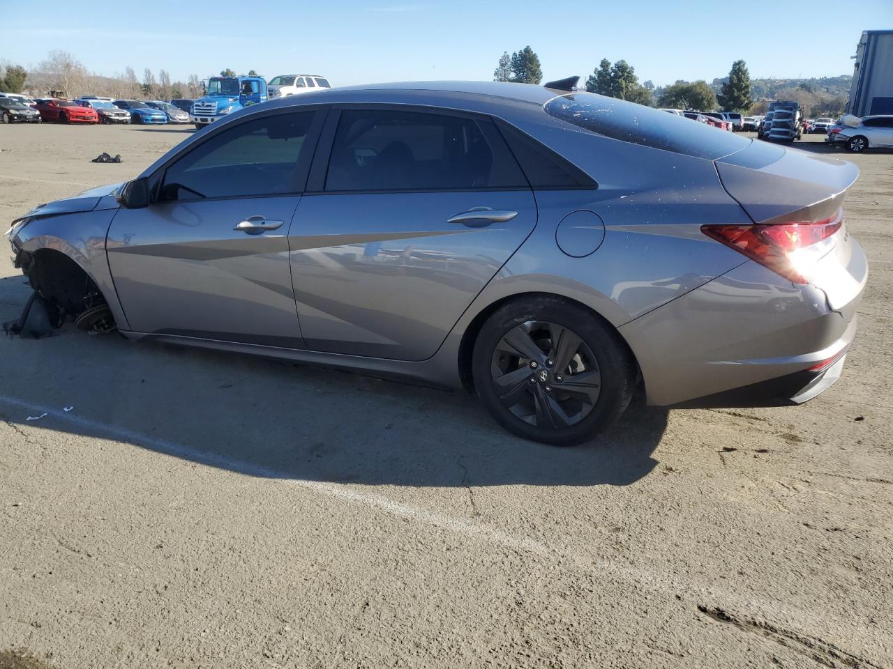 2022 HYUNDAI ELANTRA SE - Фото 2
