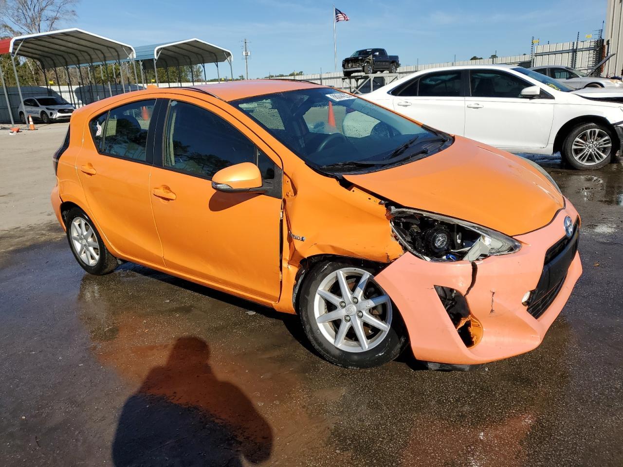 2015 TOYOTA PRIUS C - Image 4