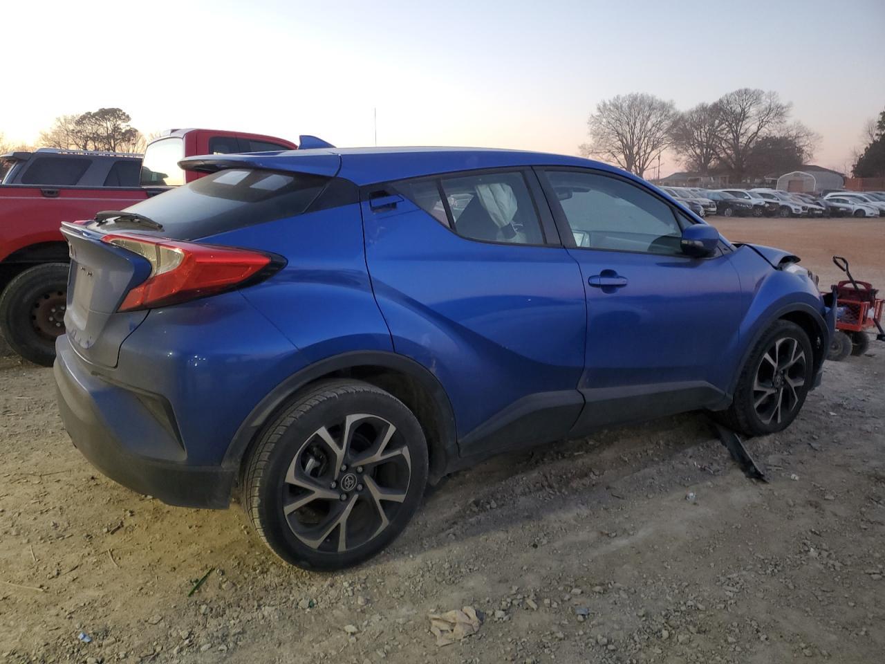 2018 TOYOTA C-HR XLE - Фото 3