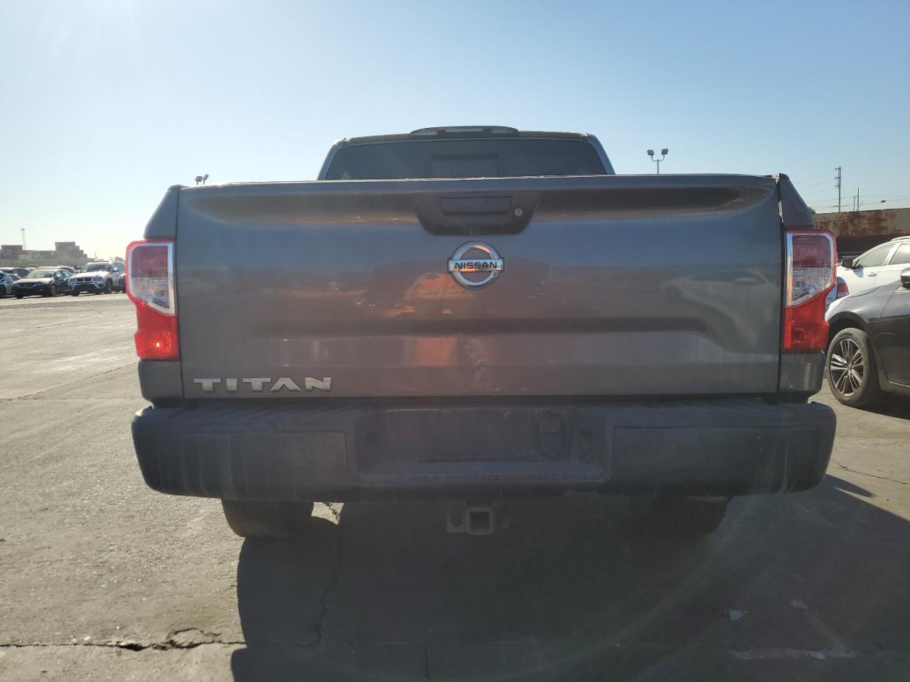 2018 NISSAN TITAN S - Фото 6