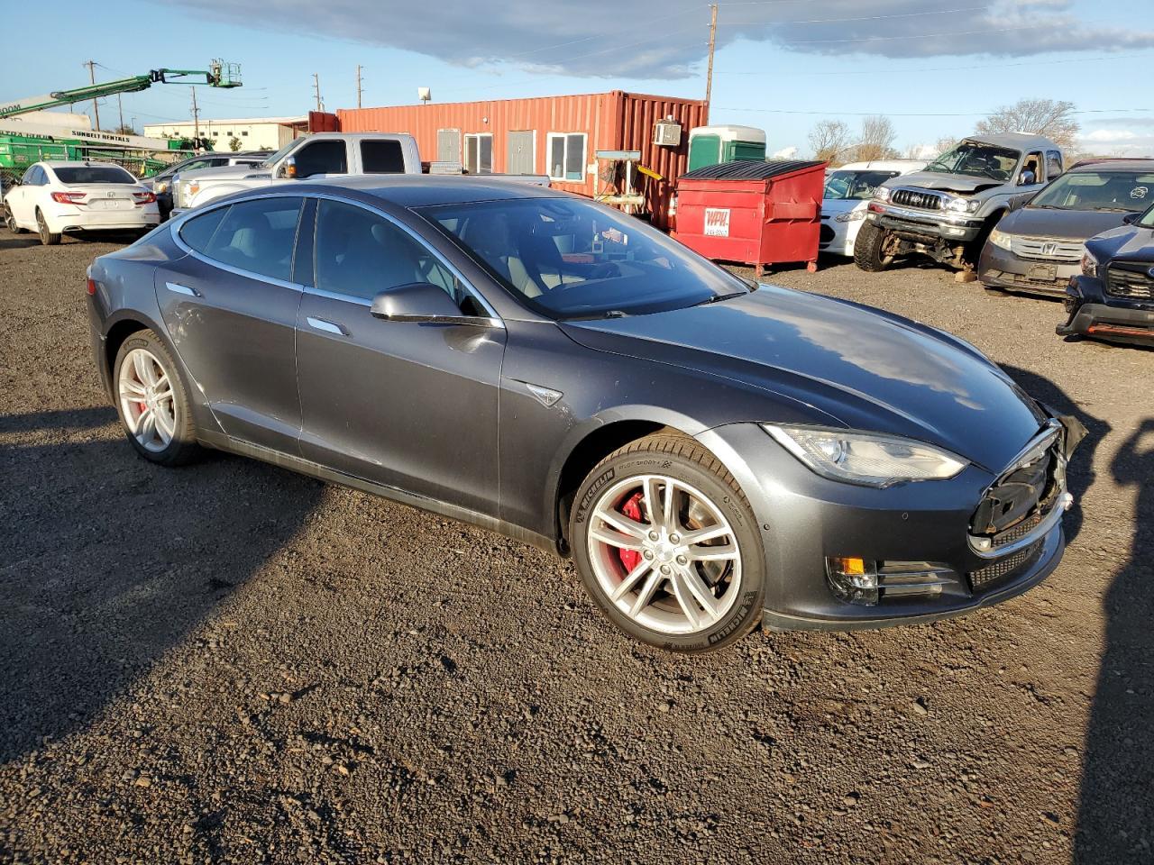 2015 TESLA MODEL S P8 - Image 4