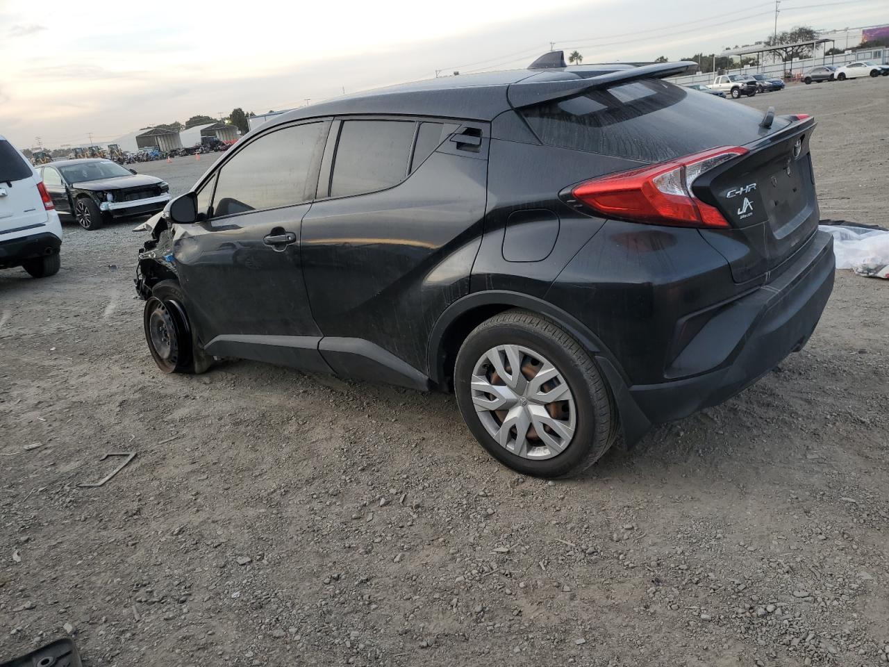 2021 TOYOTA C-HR XLE - Фото 2