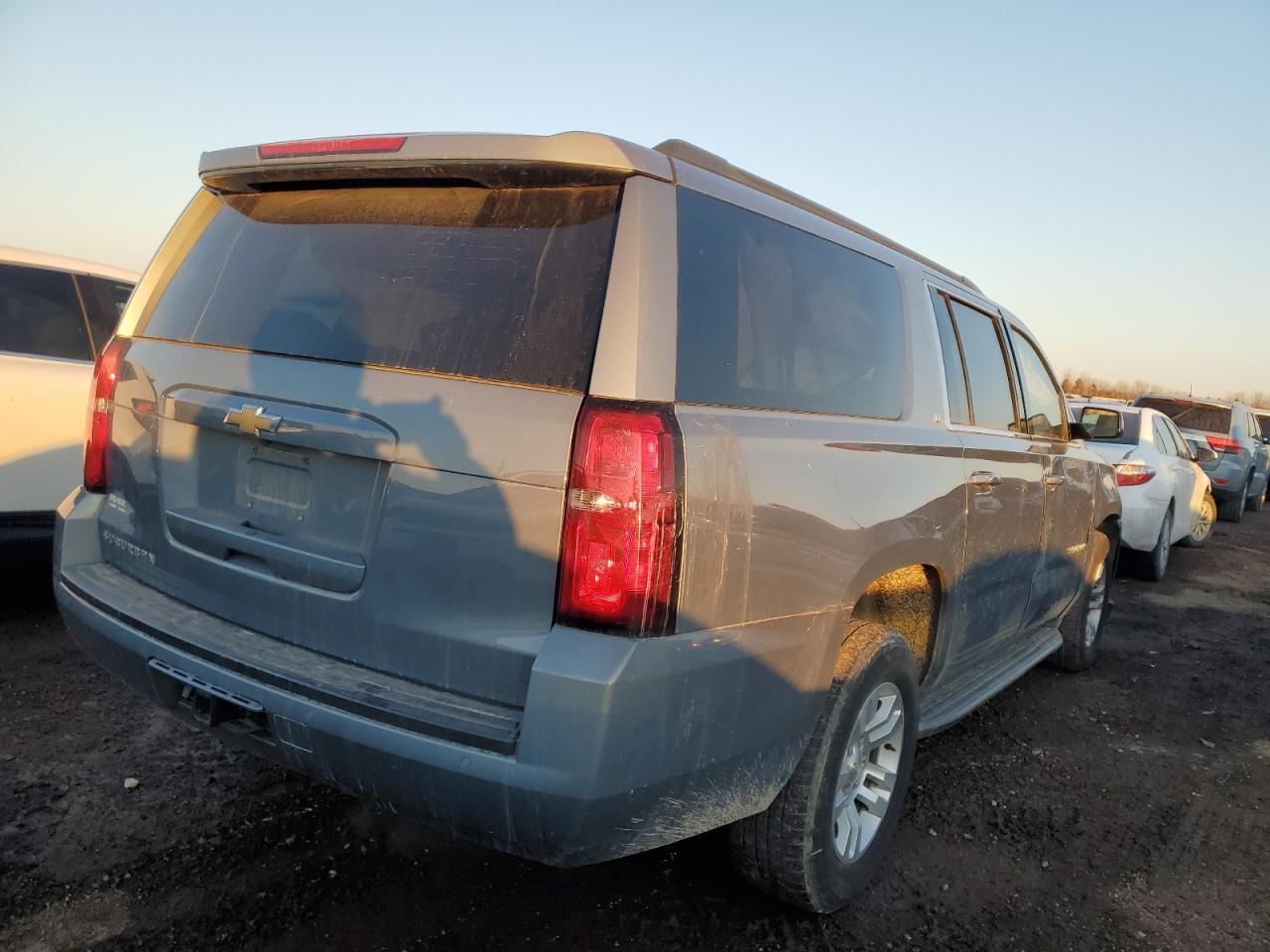 2016 CHEVROLET SUBURBAN K - Фото 3