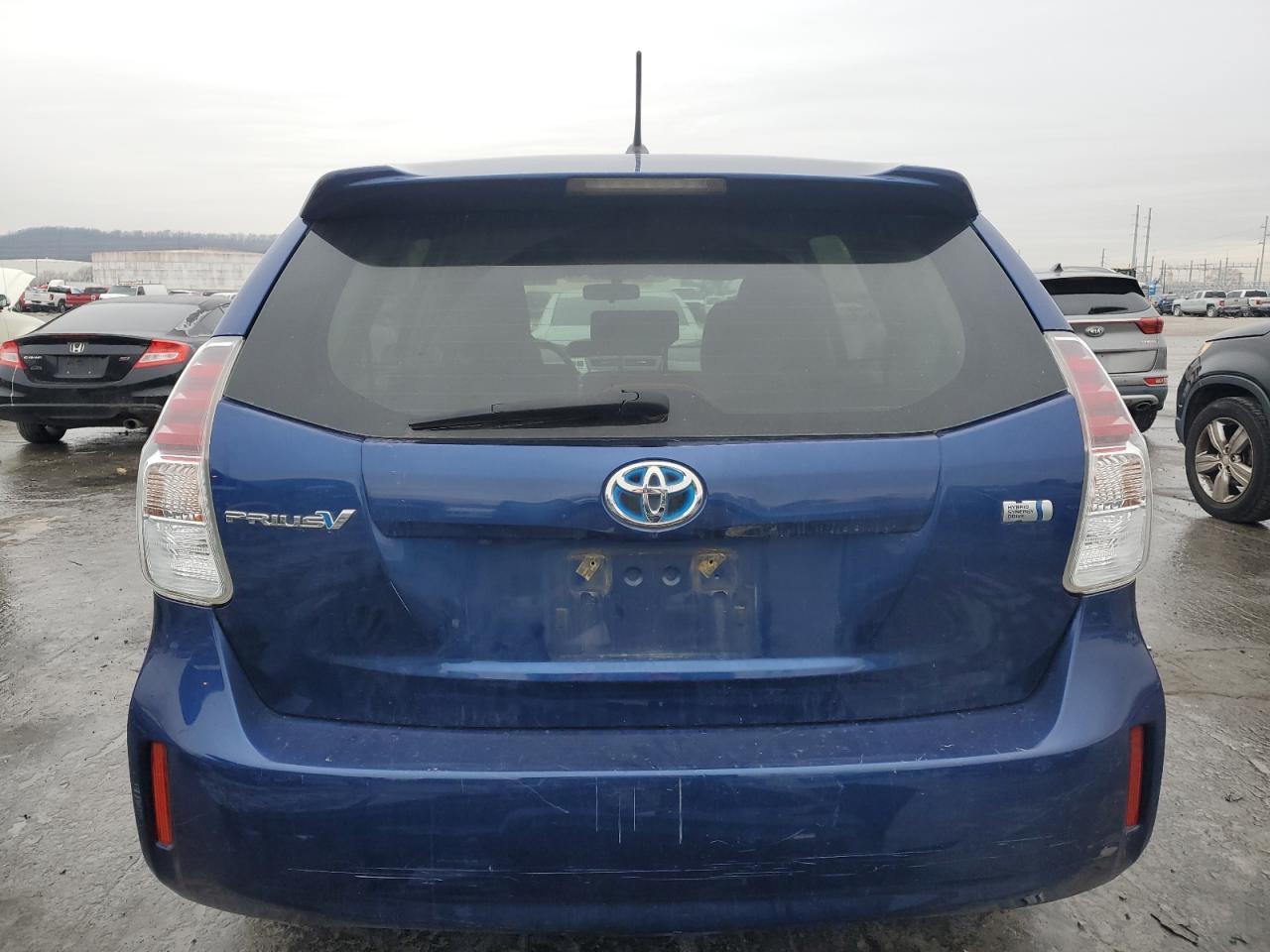 2016 TOYOTA PRIUS V - Фото 6