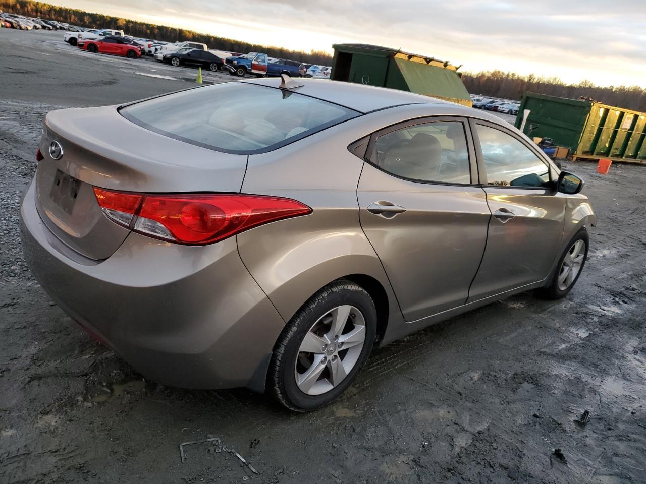 2013 HYUNDAI ELANTRA GL - Фото 3