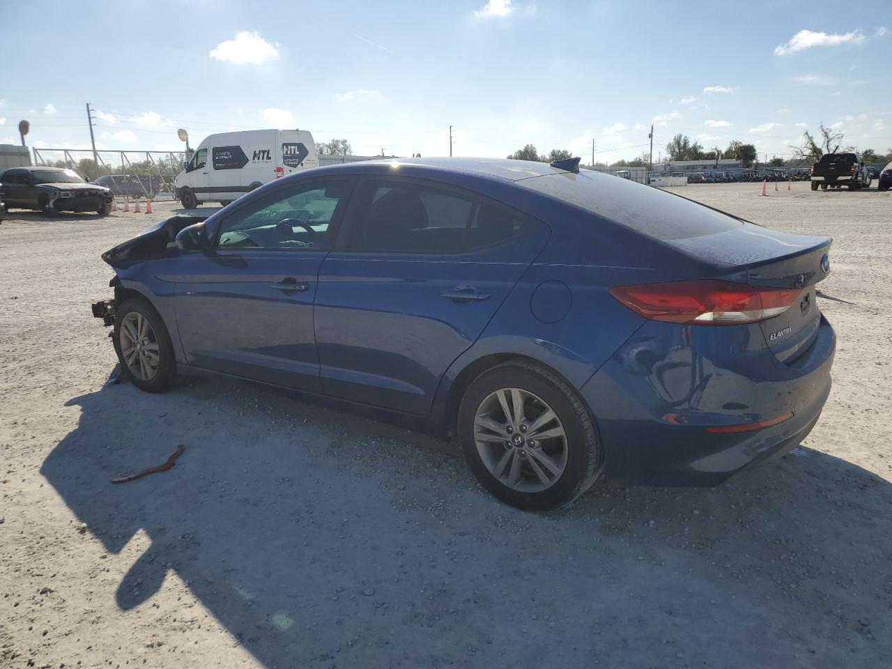 2017 HYUNDAI ELANTRA SE - Фото 2
