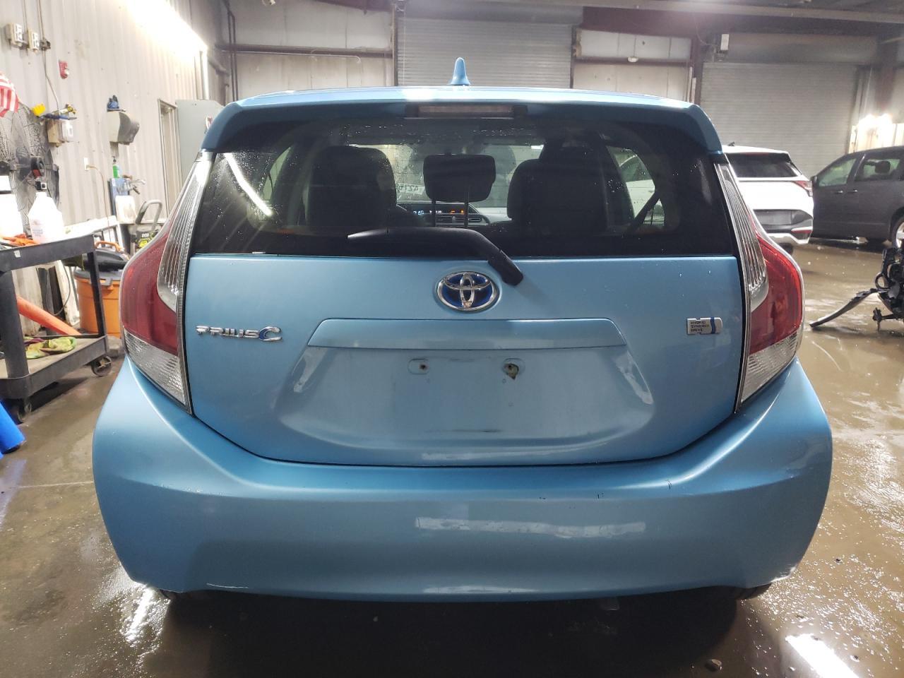 2015 TOYOTA PRIUS C - Image 6