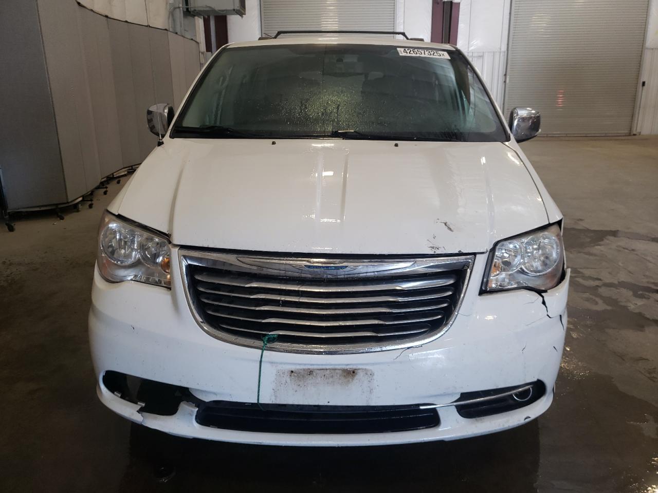 2014 CHRYSLER TOWN & COU - Image 5