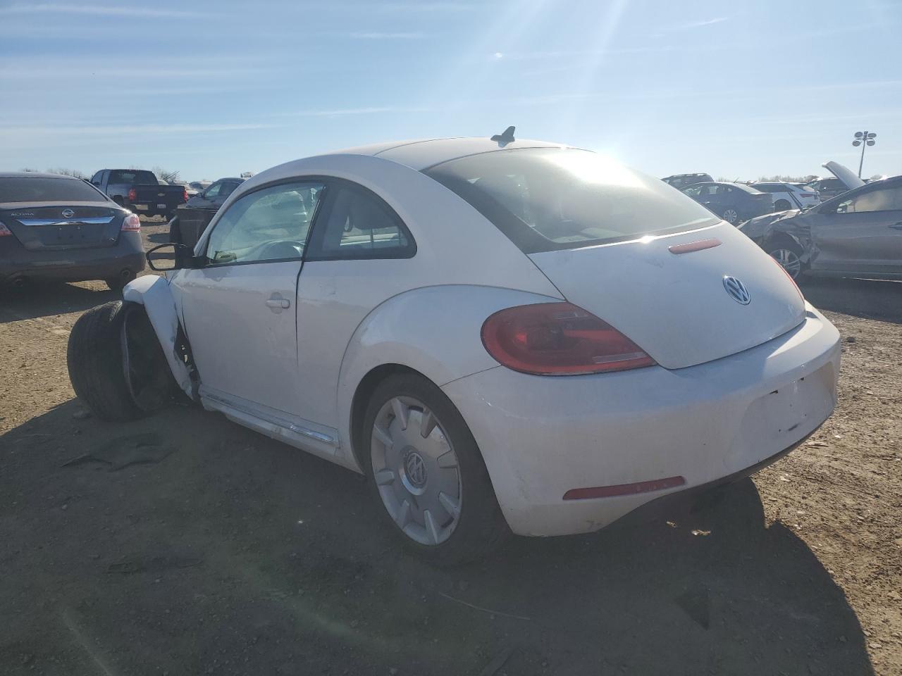 2012 VOLKSWAGEN BEETLE - Фото 2