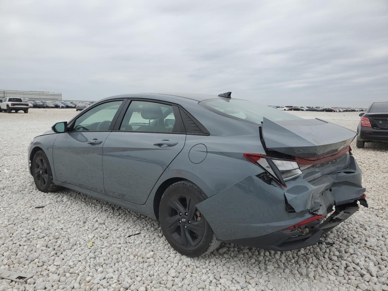 2022 HYUNDAI ELANTRA SE - Image 2