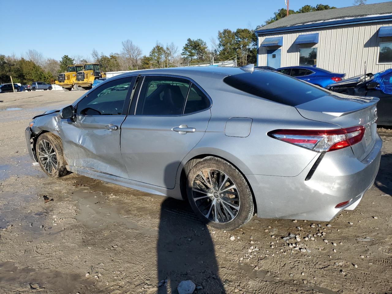 2020 TOYOTA CAMRY SE - Фото 2