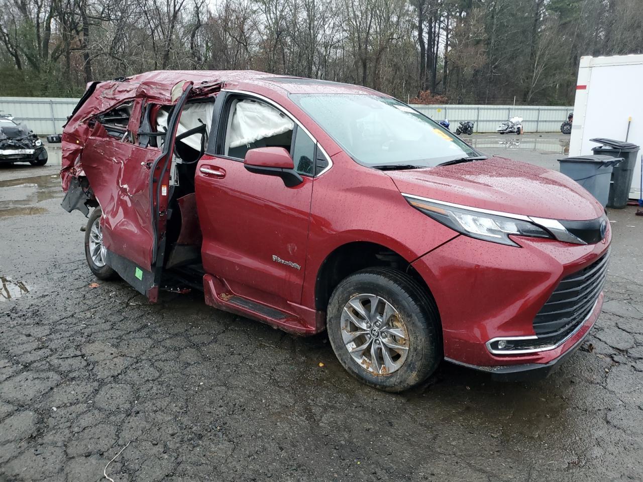 2023 TOYOTA SIENNA XLE - Фото 4