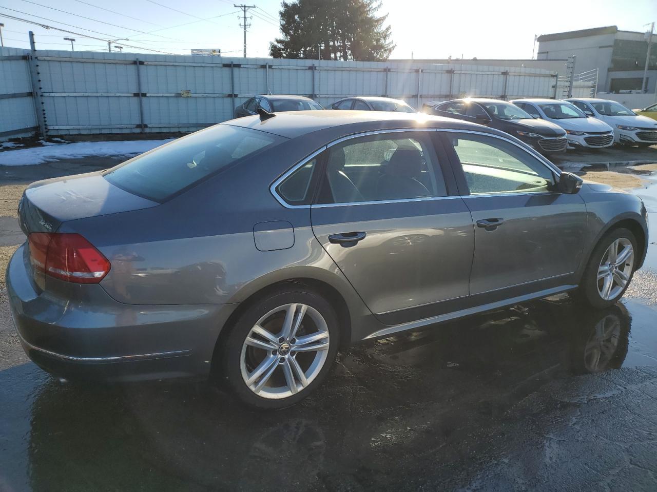 2013 VOLKSWAGEN PASSAT SEL - Image 3