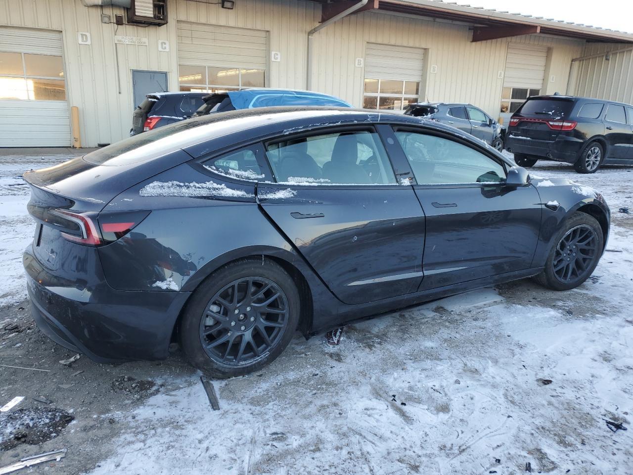 2024 TESLA MODEL 3 - Фото 3