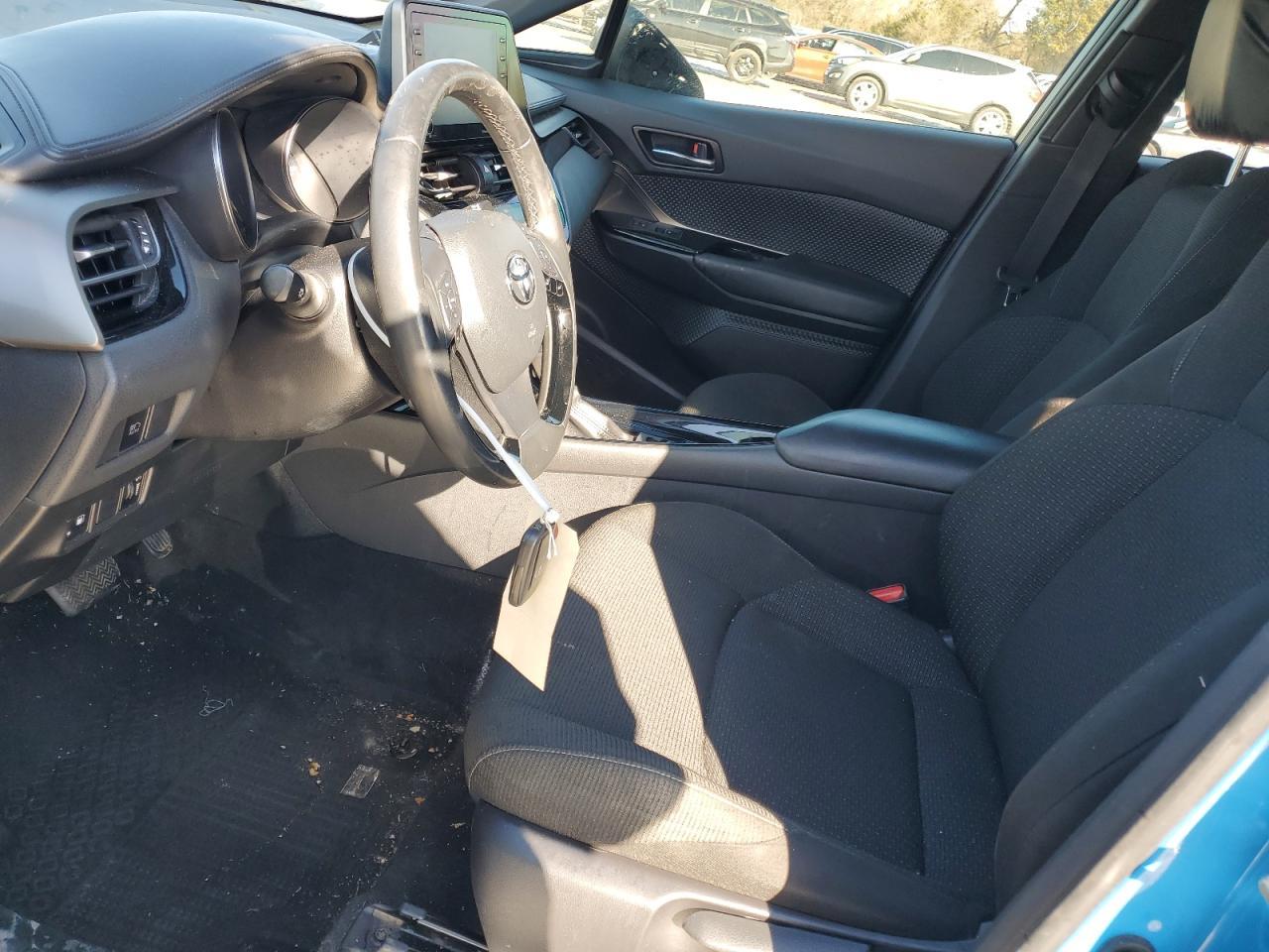2019 TOYOTA C-HR XLE - Image 7