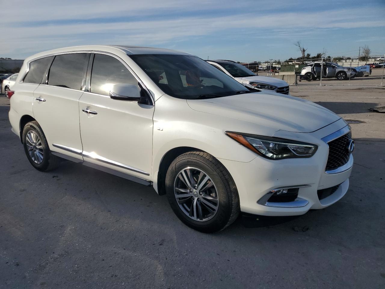 2019 INFINITI QX60 LUXE - Image 4