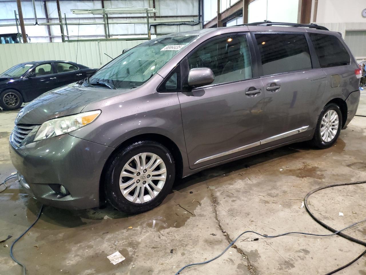 2011 TOYOTA SIENNA XLE