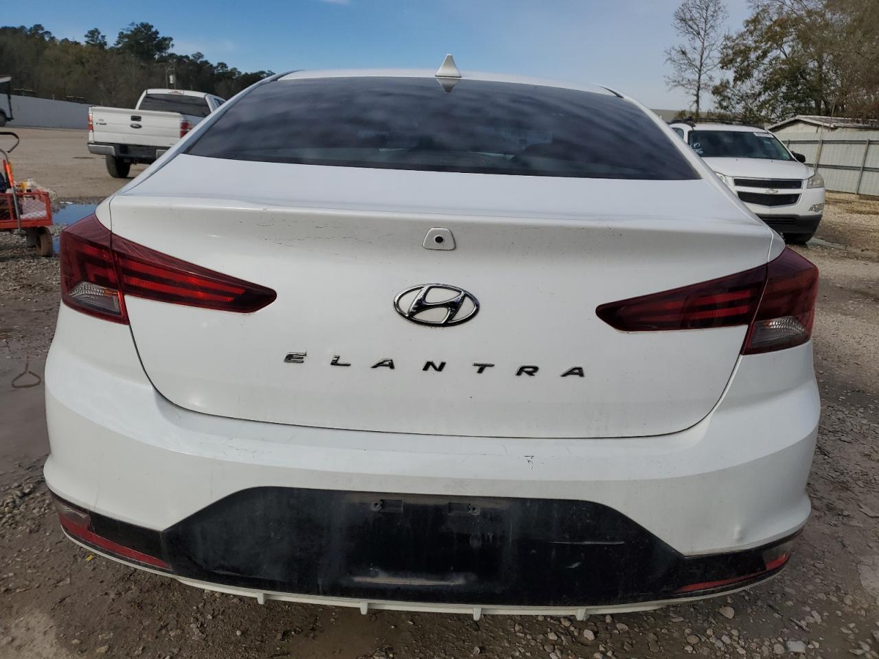 2019 HYUNDAI ELANTRA SE - Image 6