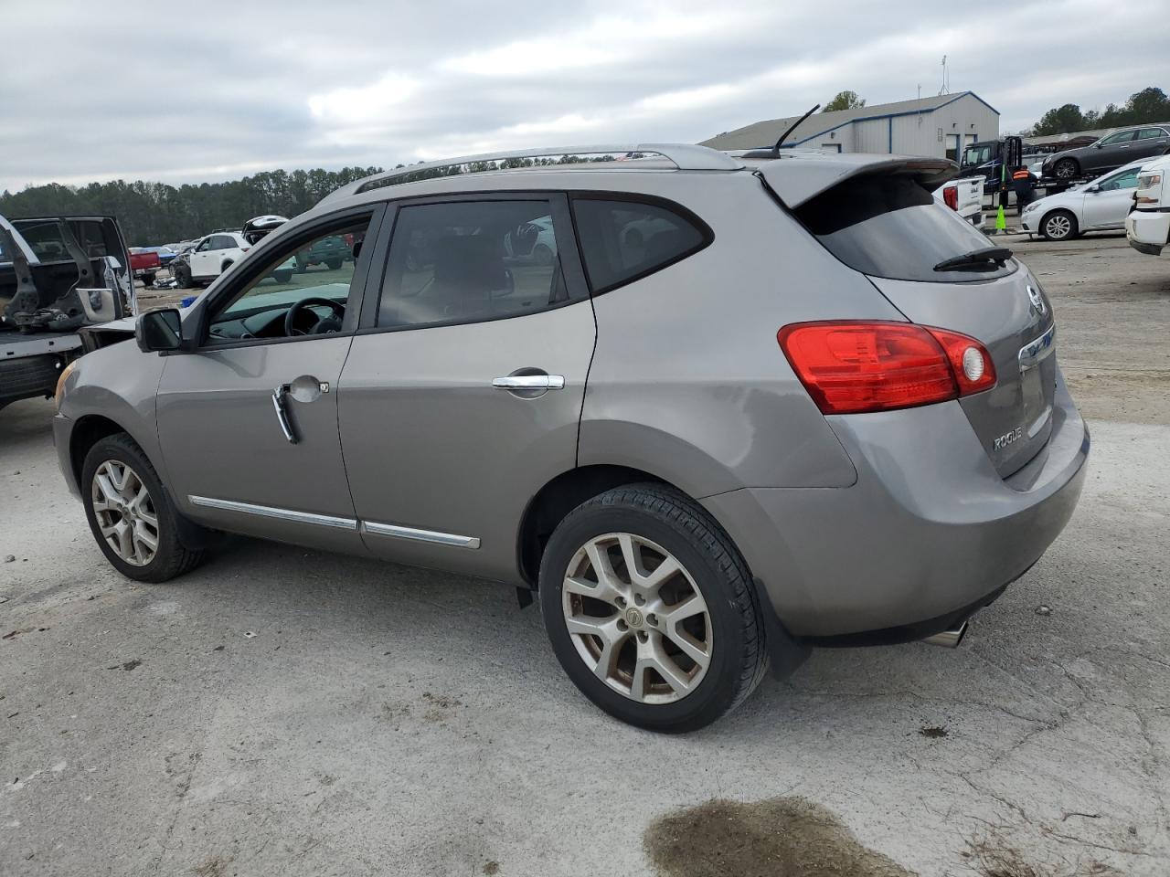 2013 NISSAN ROGUE S - Image 2