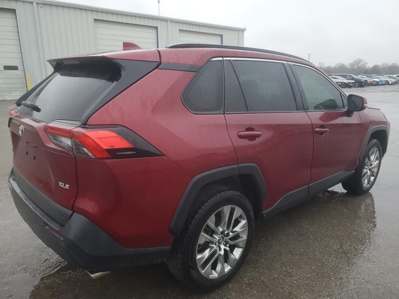 2020 TOYOTA RAV4 XLE P - Фото 3