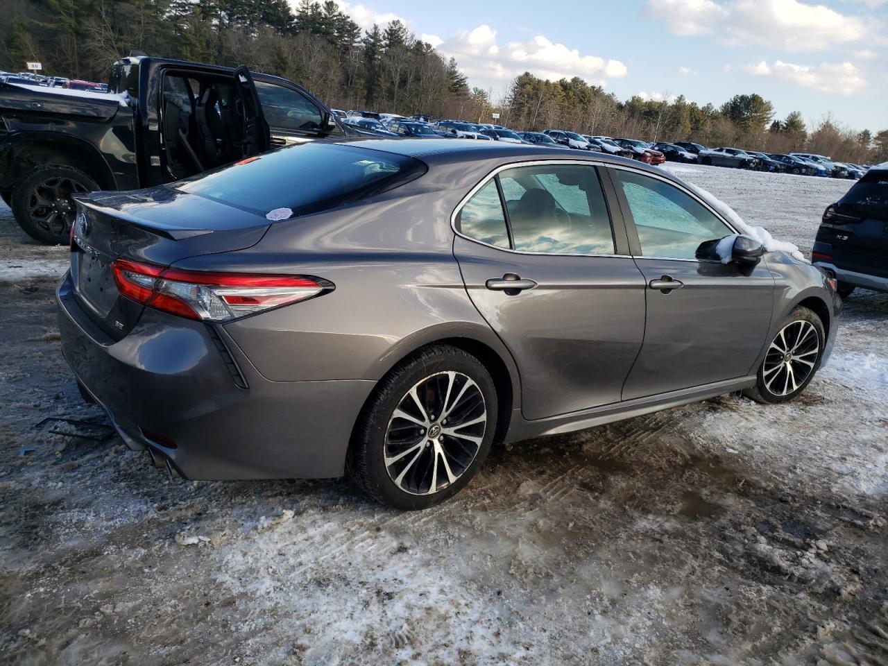 2018 TOYOTA CAMRY L - Фото 3