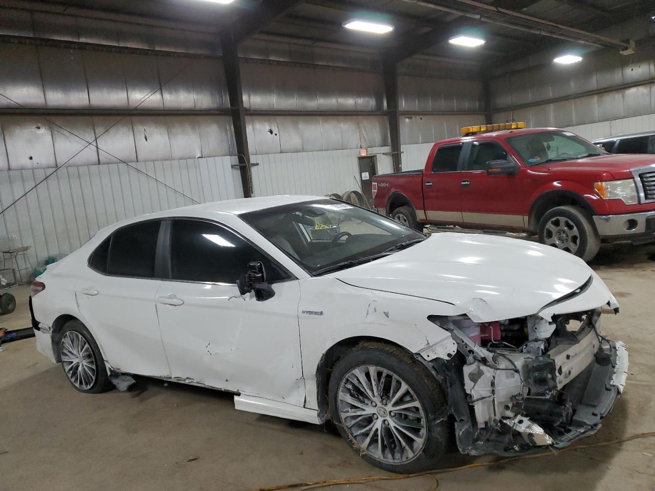 2020 TOYOTA CAMRY SE - Фото 4