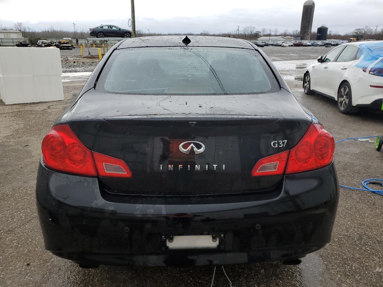 2011 INFINITI G37 BASE - Image 6
