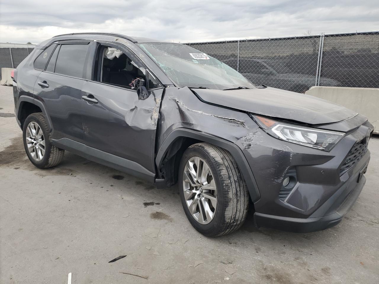 2019 TOYOTA RAV4 XLE P - Фото 4