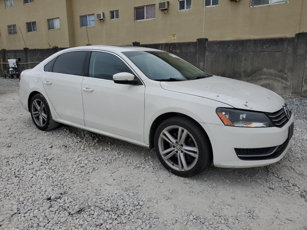 2014 VOLKSWAGEN PASSAT SE - Фото 4