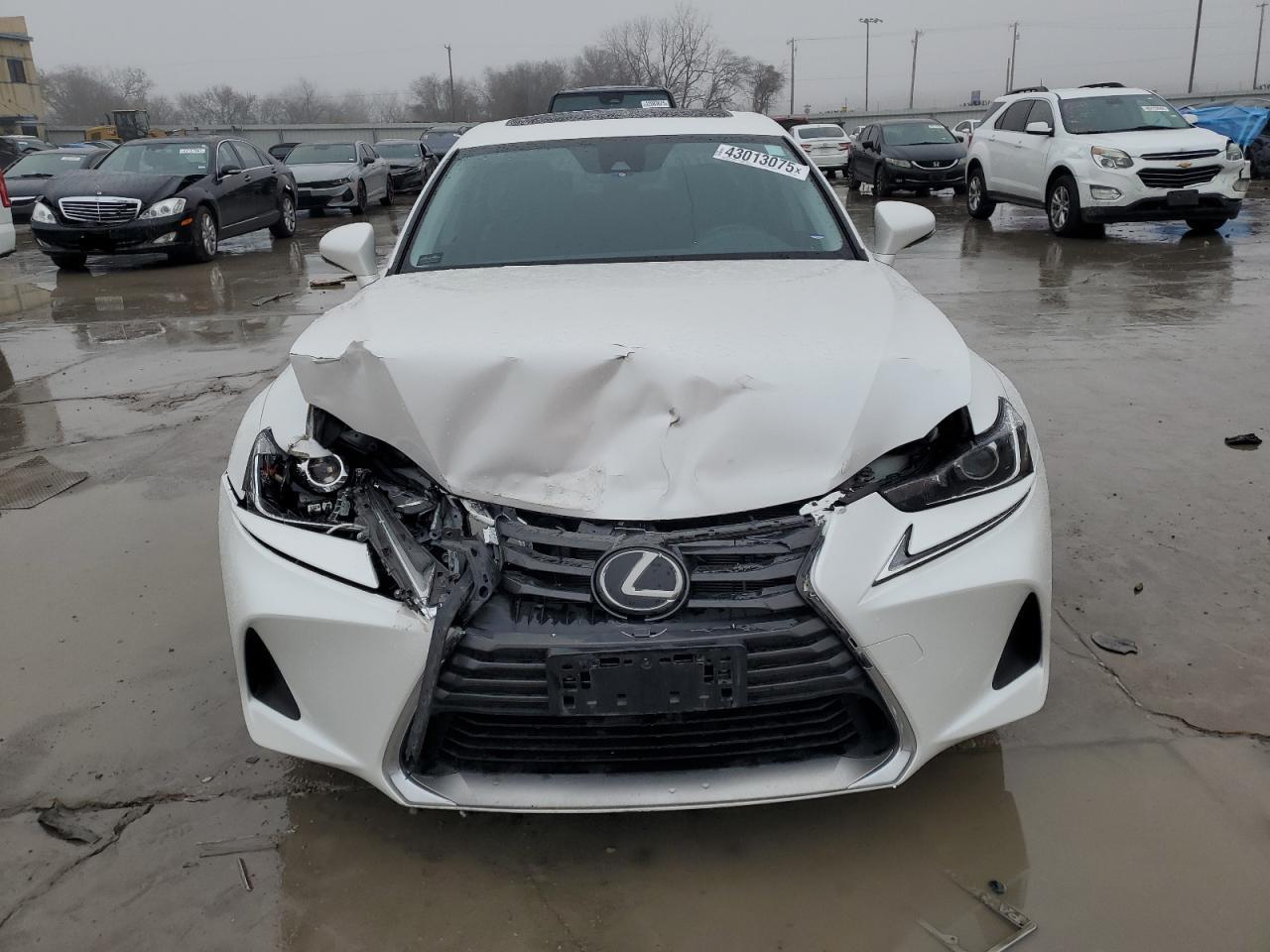 2018 LEXUS IS 300 - Image 5