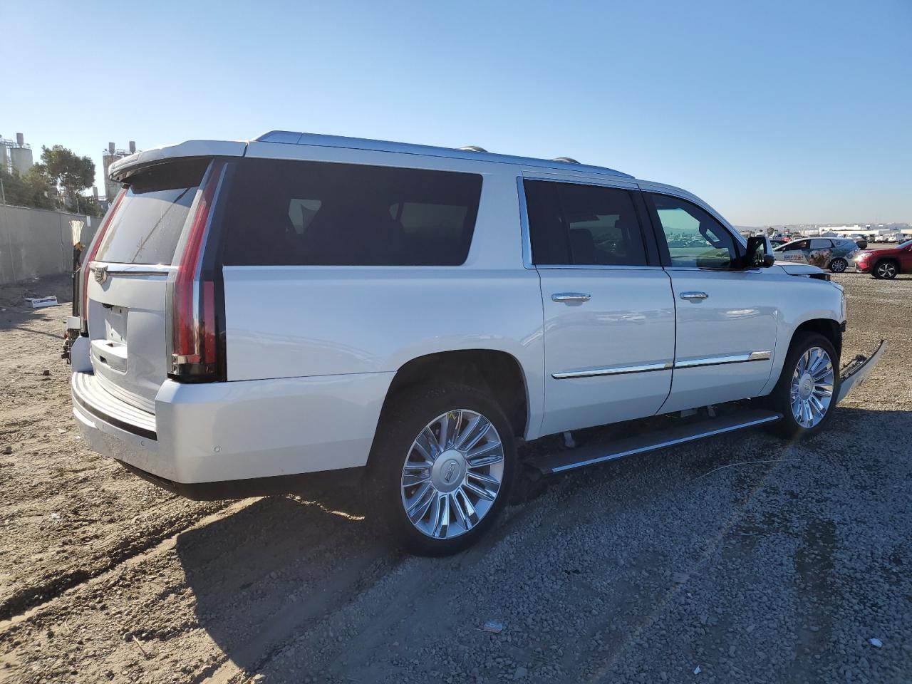 2017 CADILLAC ESCALADE E - Фото 3