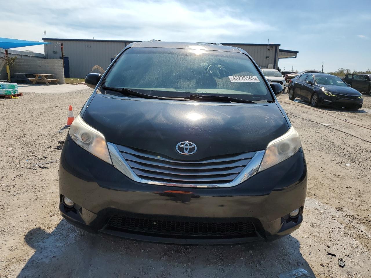2015 TOYOTA SIENNA XLE - Фото 5