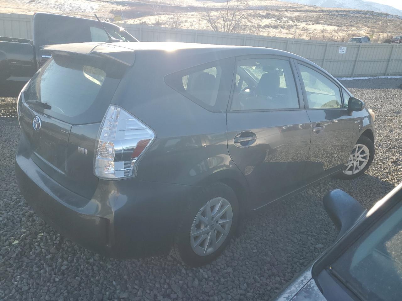 2013 TOYOTA PRIUS V - Image 3