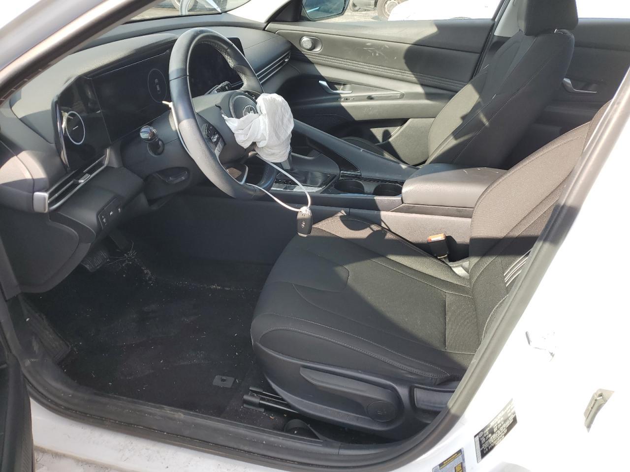 2023 HYUNDAI ELANTRA SE - Image 7