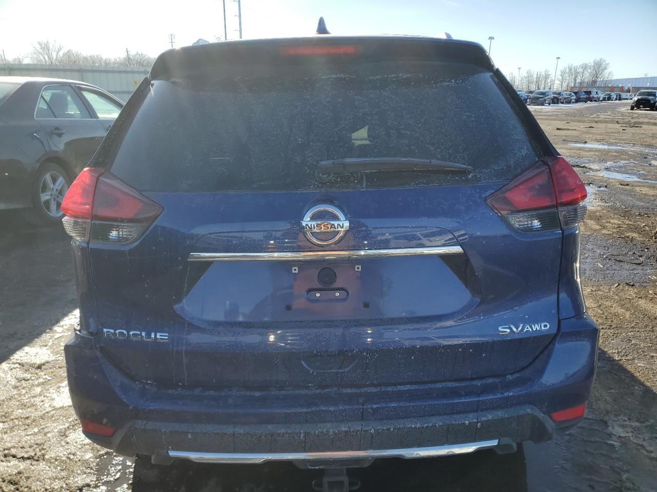 2017 NISSAN ROGUE SV - Фото 6