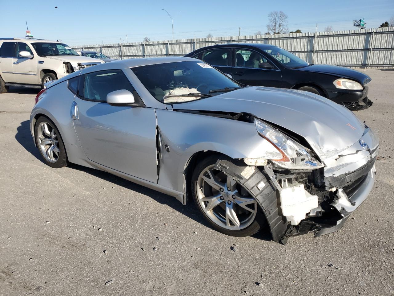2010 NISSAN 370Z - Фото 4