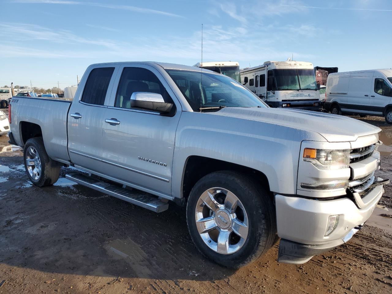 2017 CHEVROLET SILVERADO - Фото 4