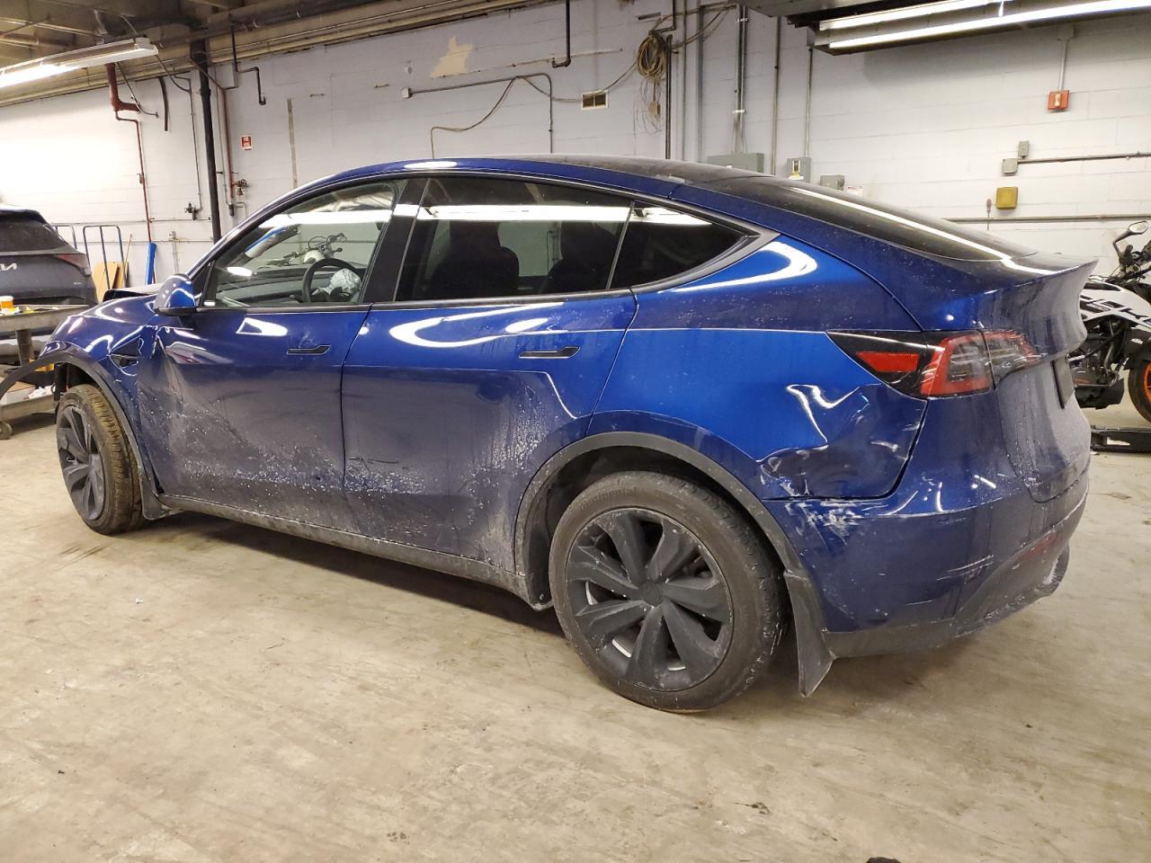 2023 TESLA MODEL Y - Фото 2