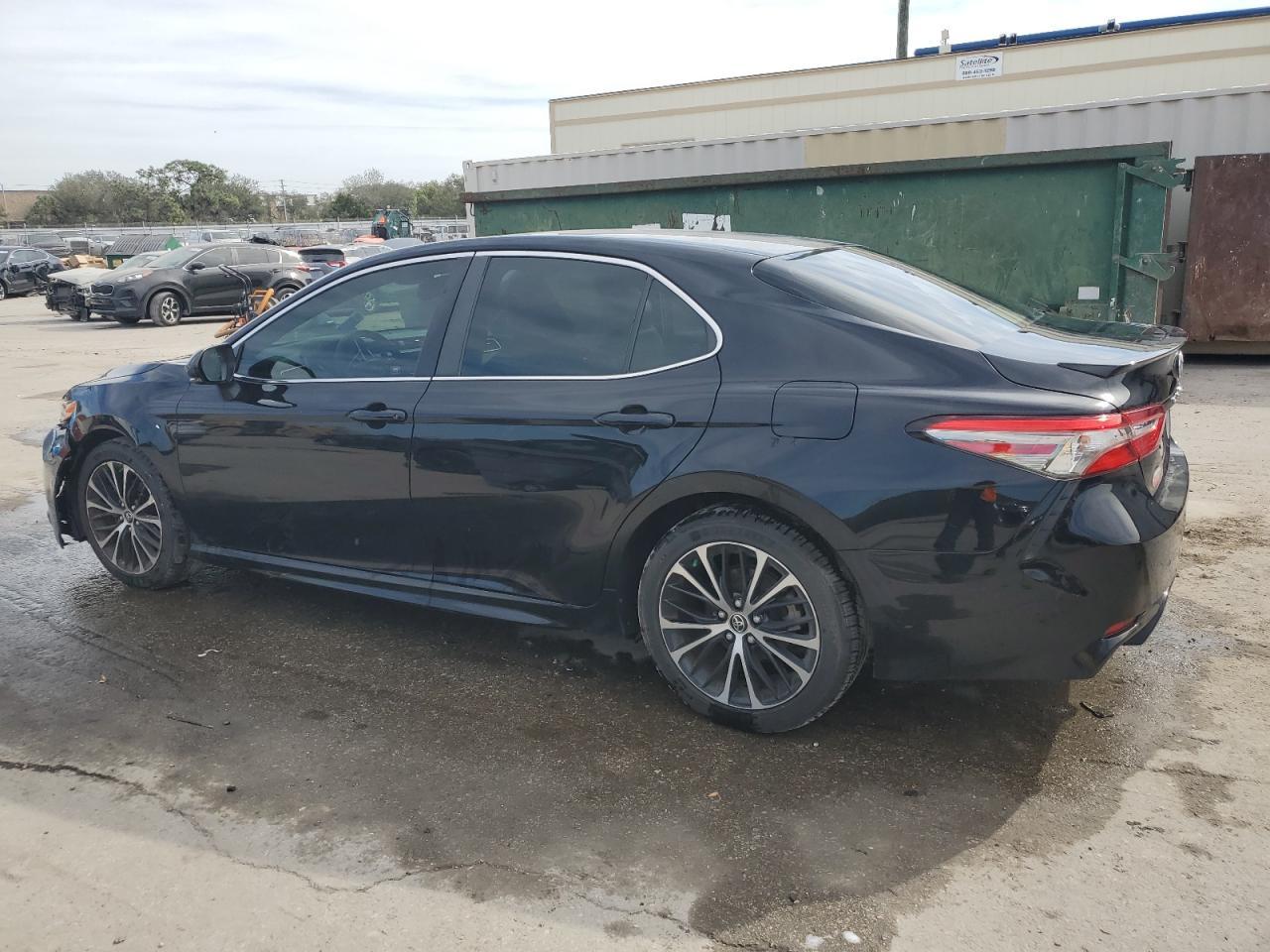 2018 TOYOTA CAMRY L - Фото 2